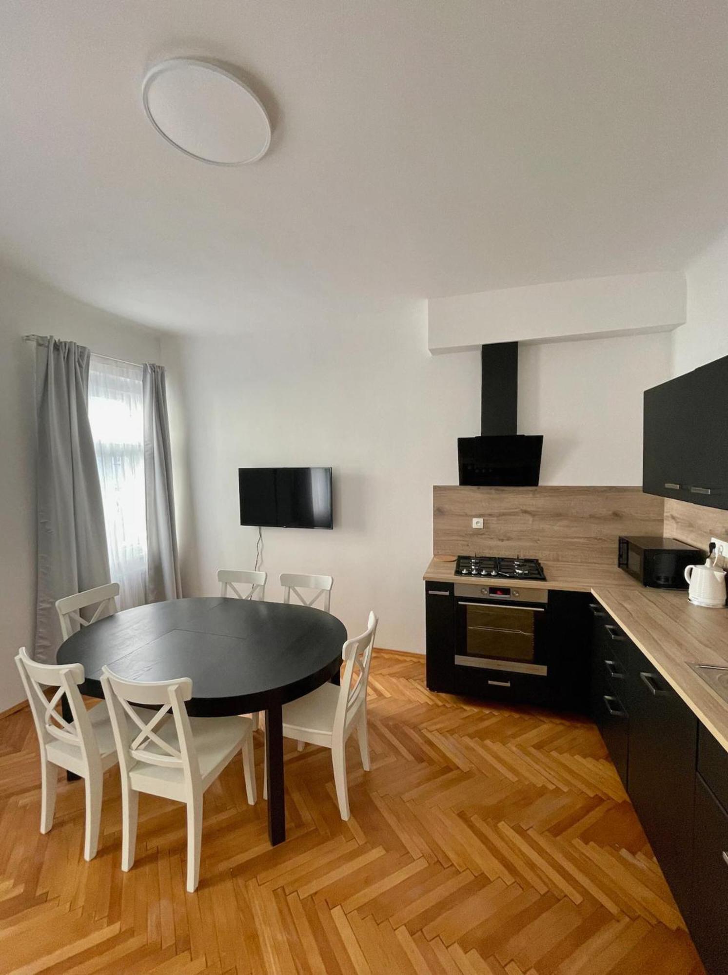 Apartment Prijetno Stanovanje V Modernem Slogu